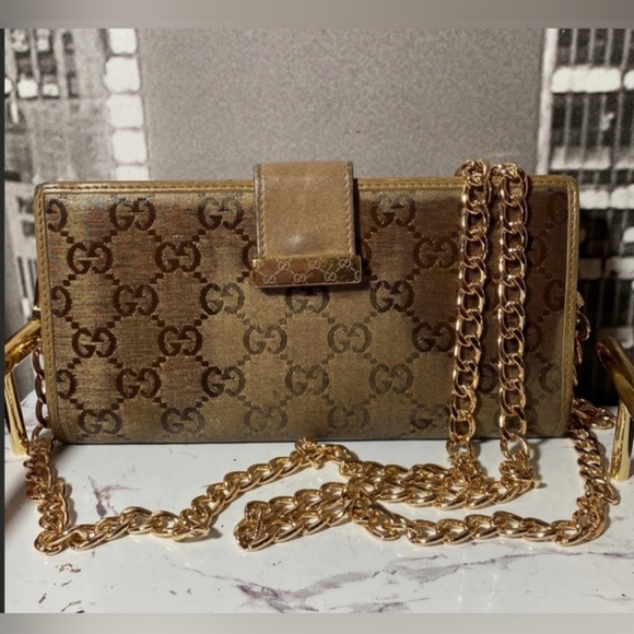 🔊LIVE Co-Host SHOW🔊 Designer Bags & Unique Accessories- w/@sarahbelle1616 - Picture 4 of 16